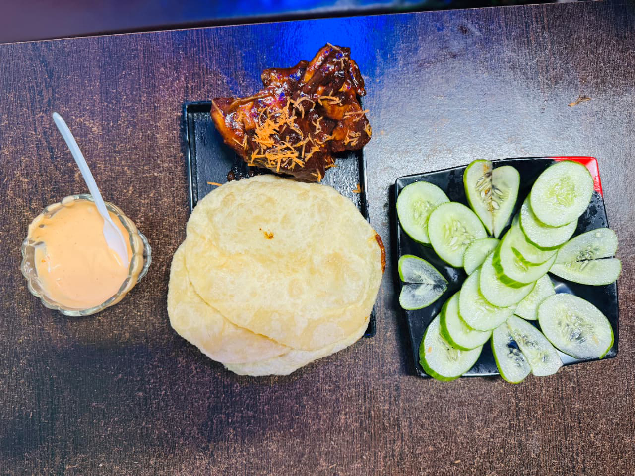 B.B.Q চিকেন + রুটি + ড্রিংক।